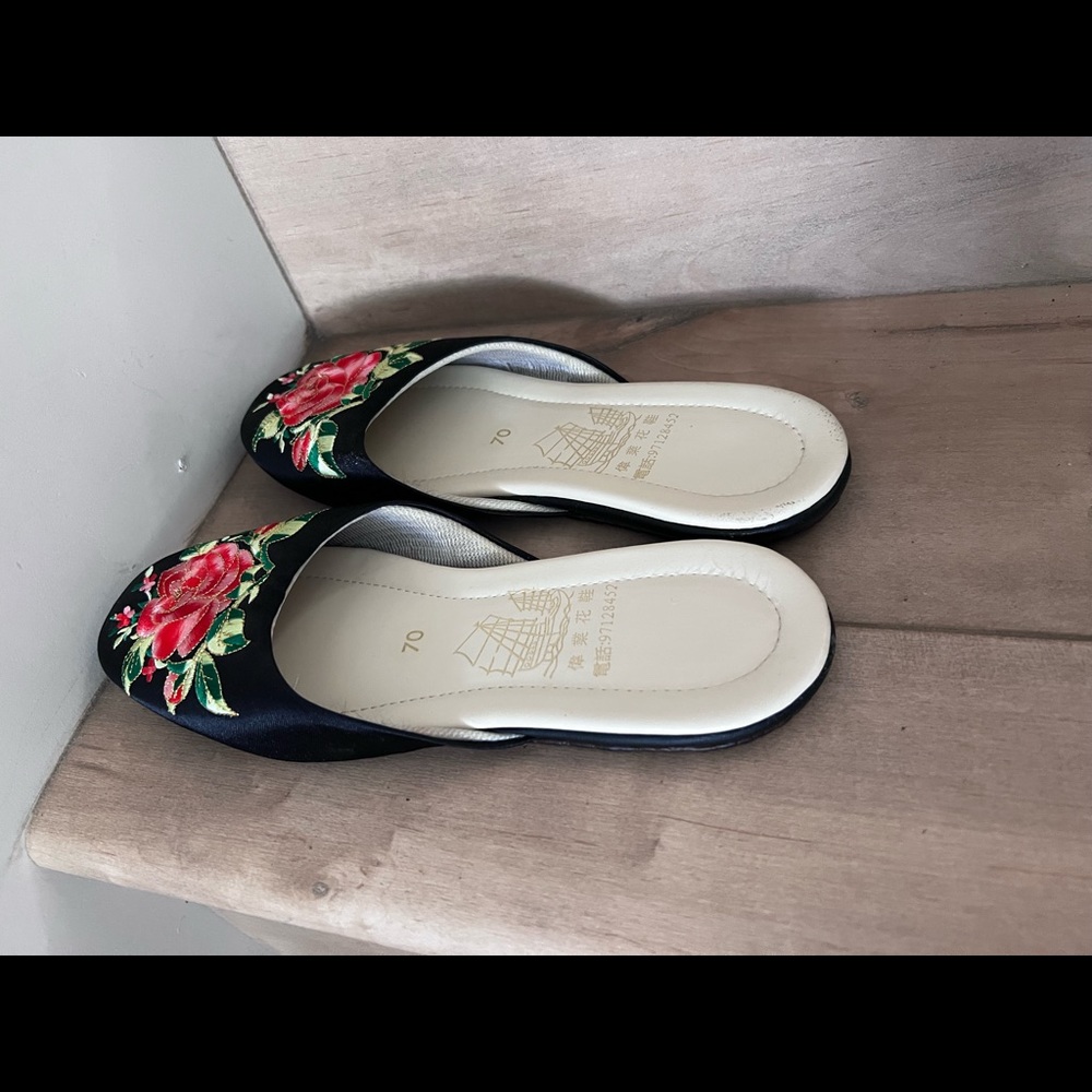 Chinese Slippers - Picture 2 of 4